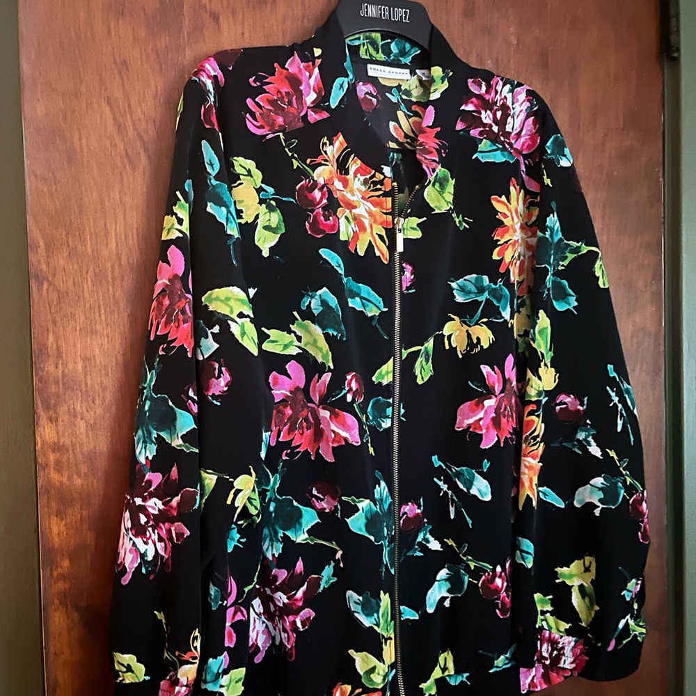 Susan Graver Vibrant Floral zip top